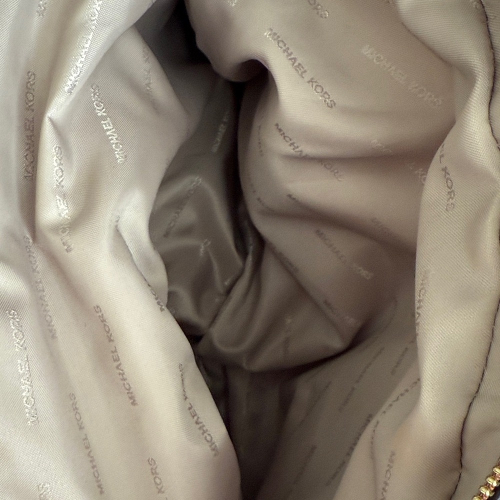 Michael Kors Cream and Tan Shoulder Bag and matching wallet - Picture 8 of 10